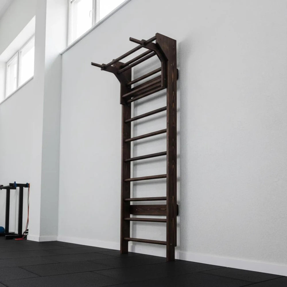 Estación de pared de escalera sueca de madera